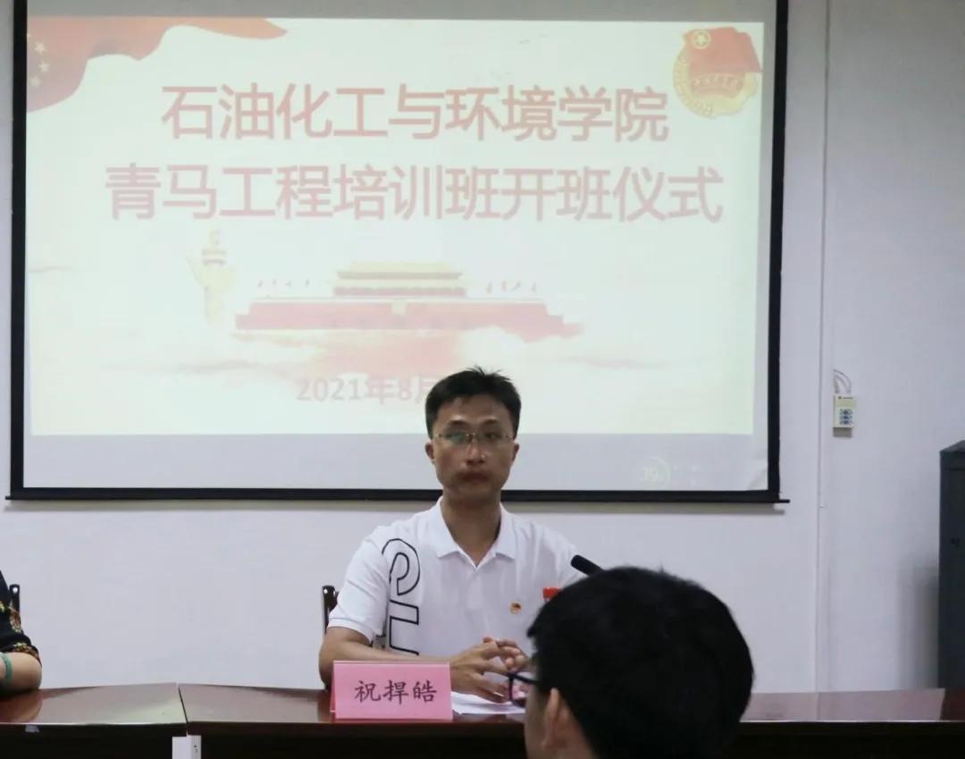 D813